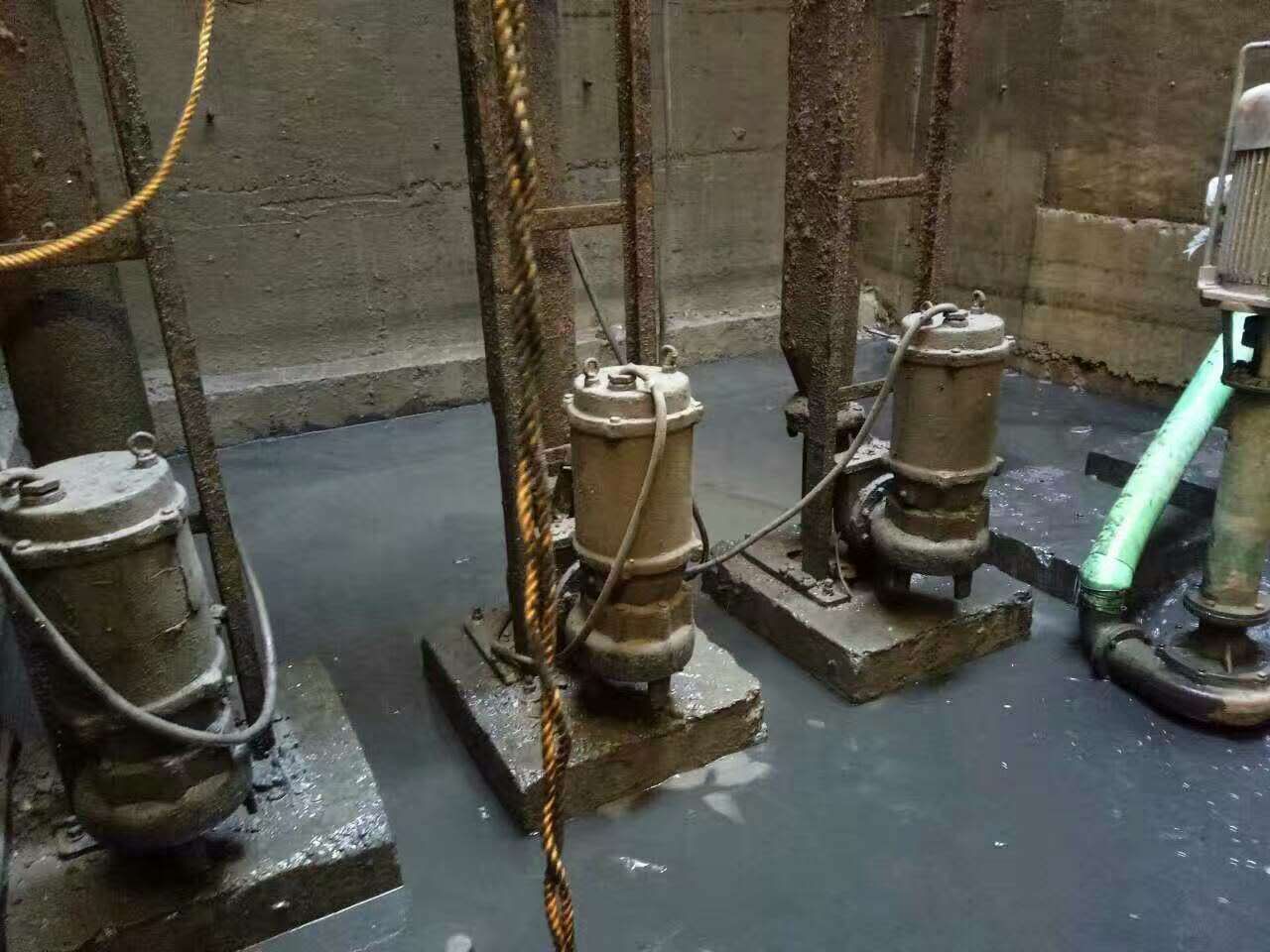 都江堰污水池清理